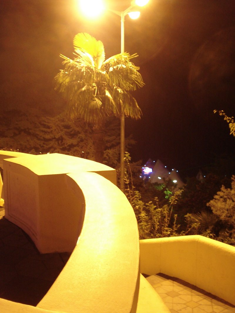 Вечер. Лестница. Фонарь...