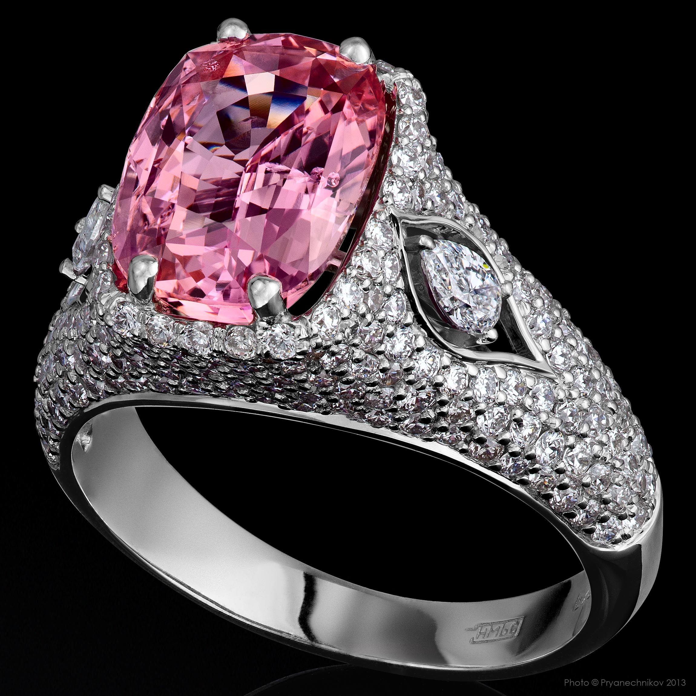 Фото ювелирных изделий из золота с бриллиантами и драгоценными камнями