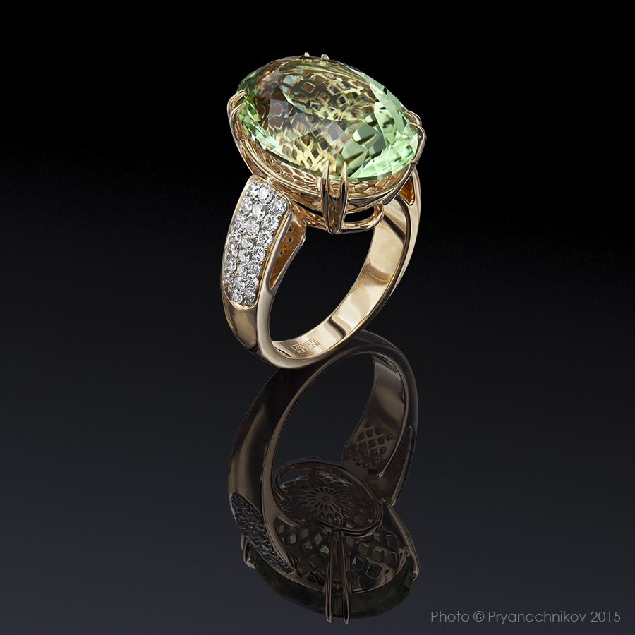 Фото ювелирных изделий с драгоценными камнями и бриллиантами