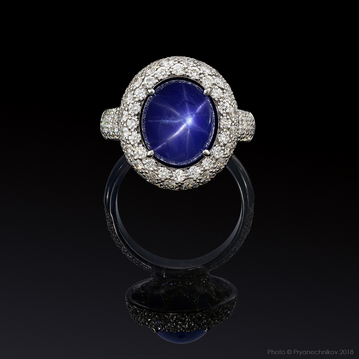 Рекламное фото ювелирных изделий с бриллиантами и драгоценными камнями