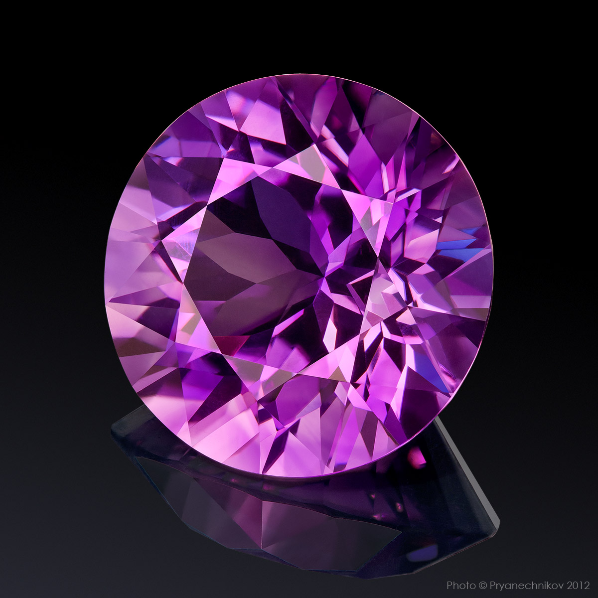 Рекламное фото драгоценных камней. Precious Gems