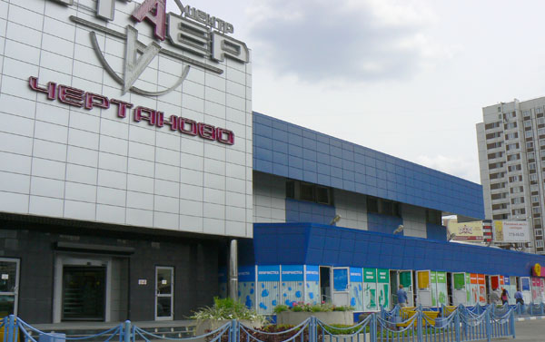 Наружное оформление витрин торгового центра