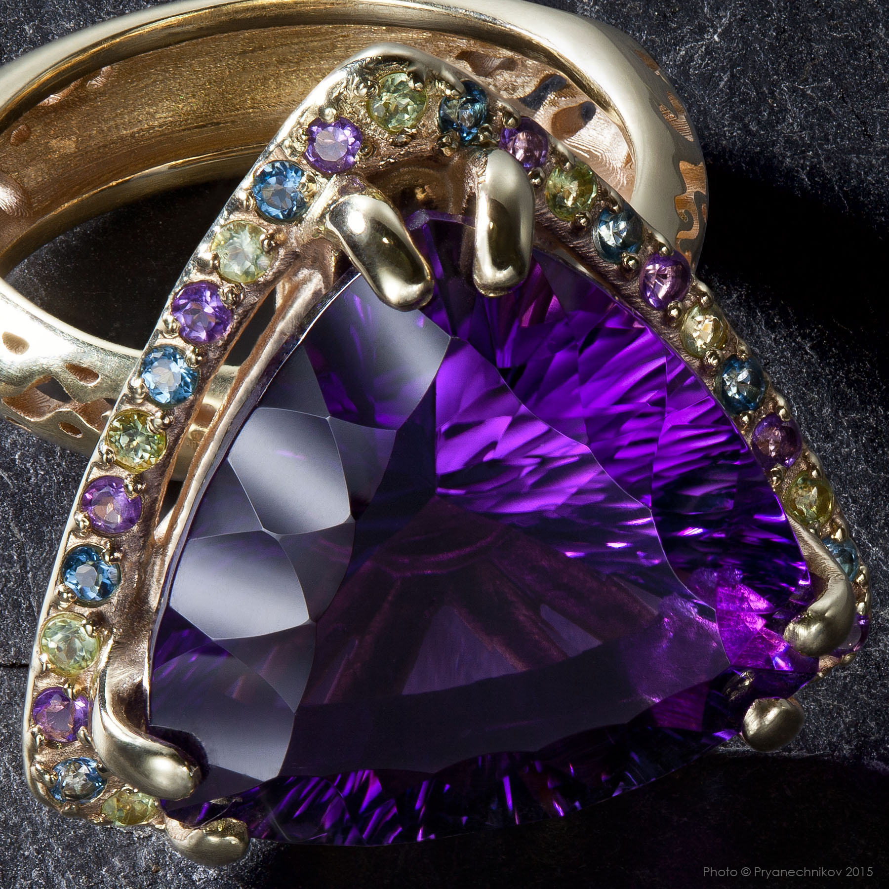 Фото ювелирных изделий из золота с бриллиантами и драгоценными камнями