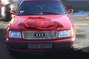 аэрография "роза" на красной ауди