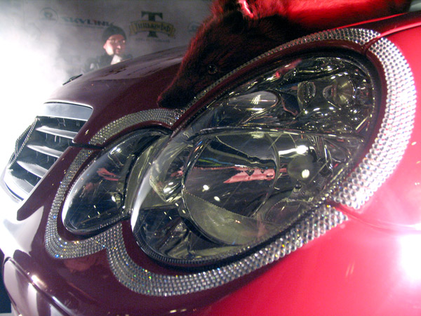 презентация автомобиля в кристаллах сваровски