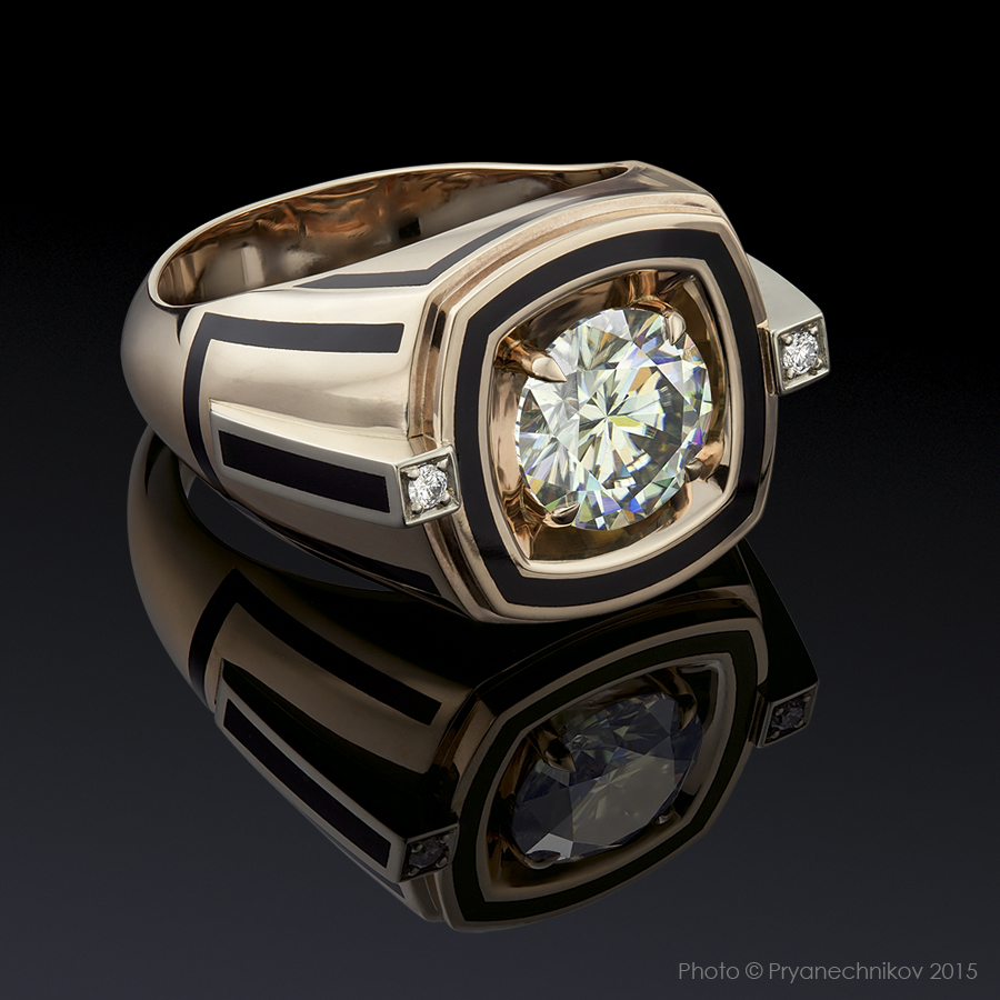 Фото ювелирных изделий с драгоценными камнями и бриллиантами