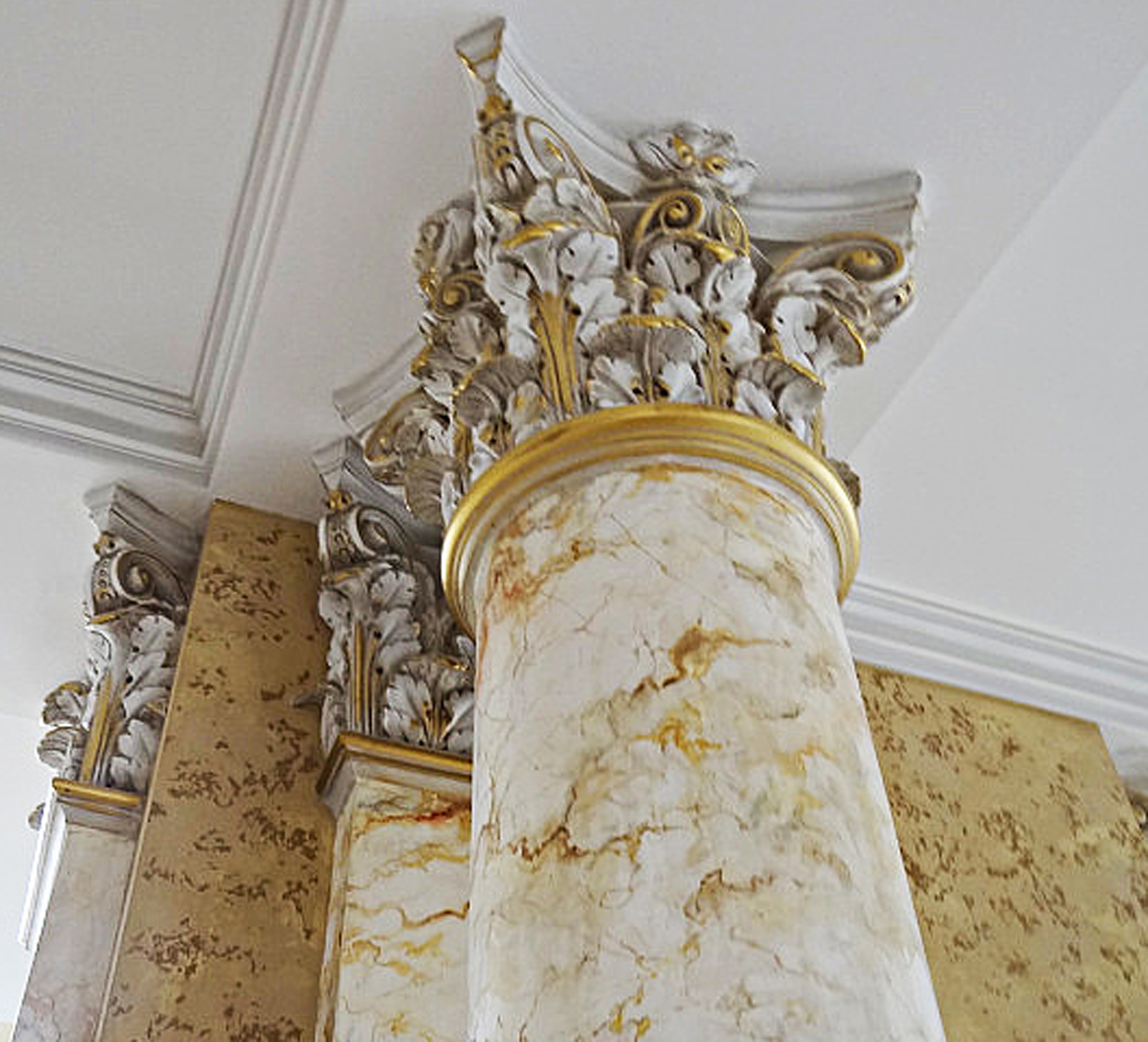 Патинирование и золочение капители. Имитация мрамора колонны