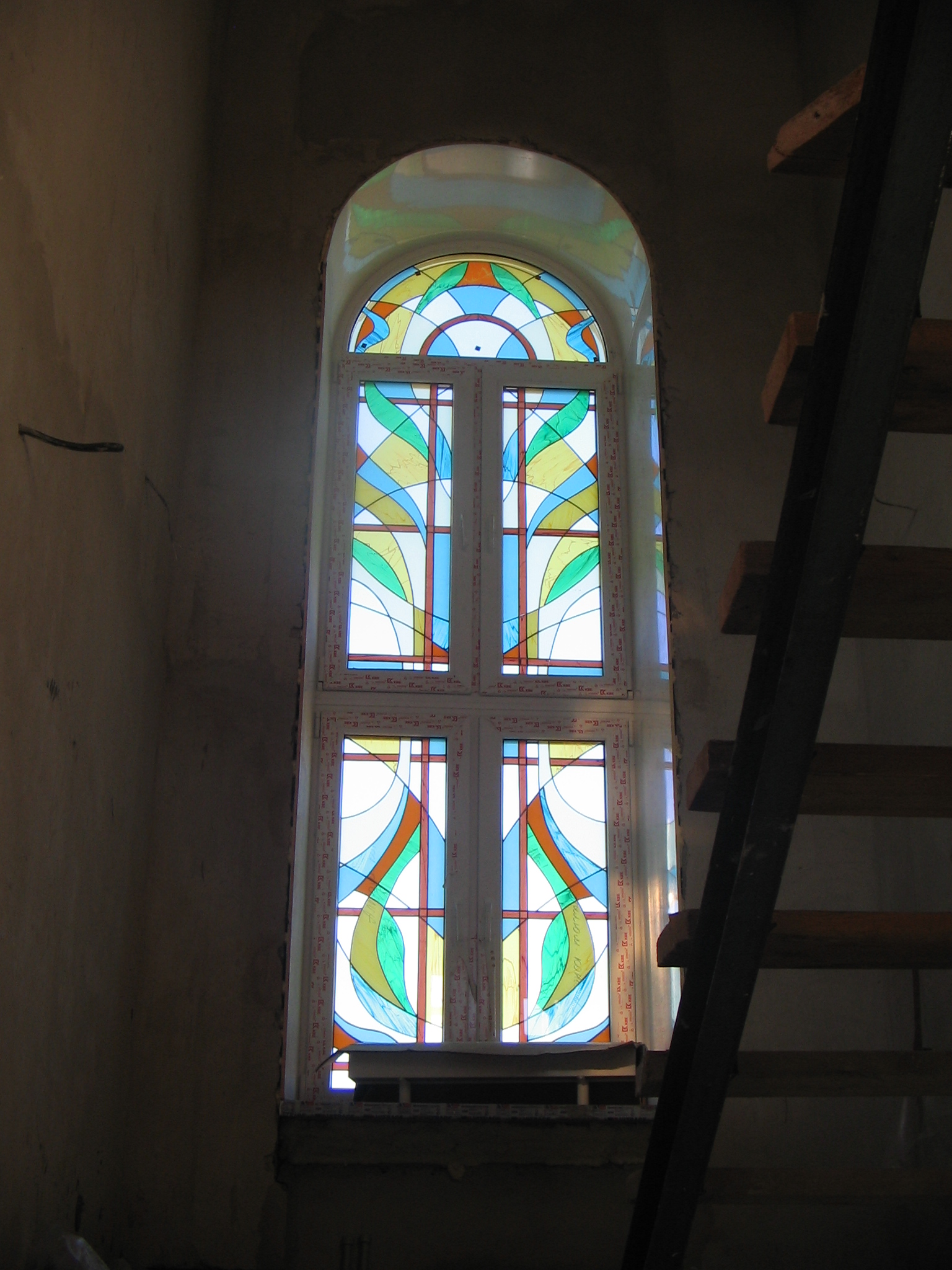 витраж в окне