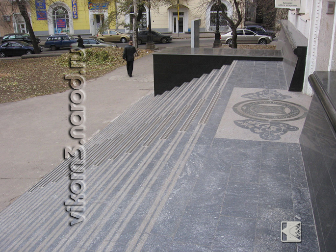 Использование логотипа банка при организации парадного входа