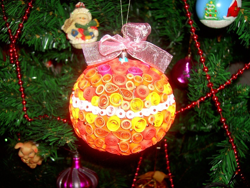 Ёлочная игрушка (квиллинг)