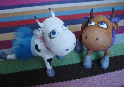 Коровки, папье-маше (вата)