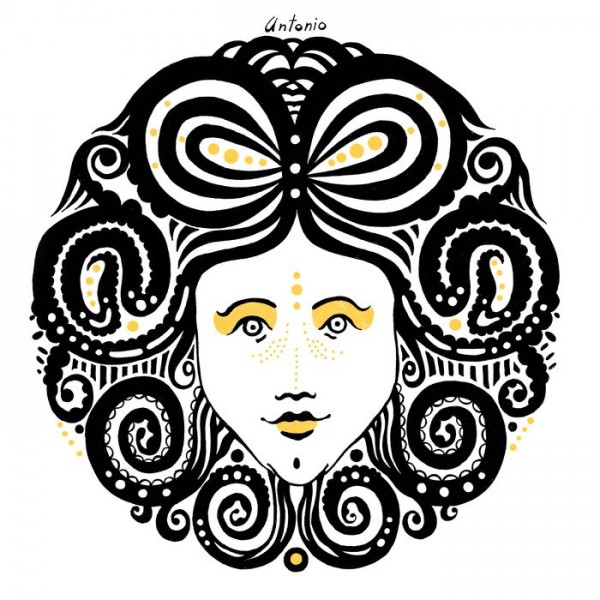 младшая сестра кучеряшки