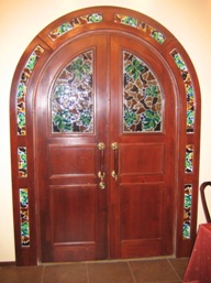 дверь декорированная цветным стеклом"фьюзинг"
