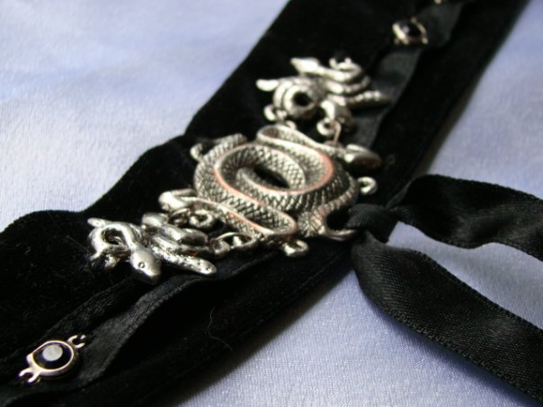 Украшение на шею.