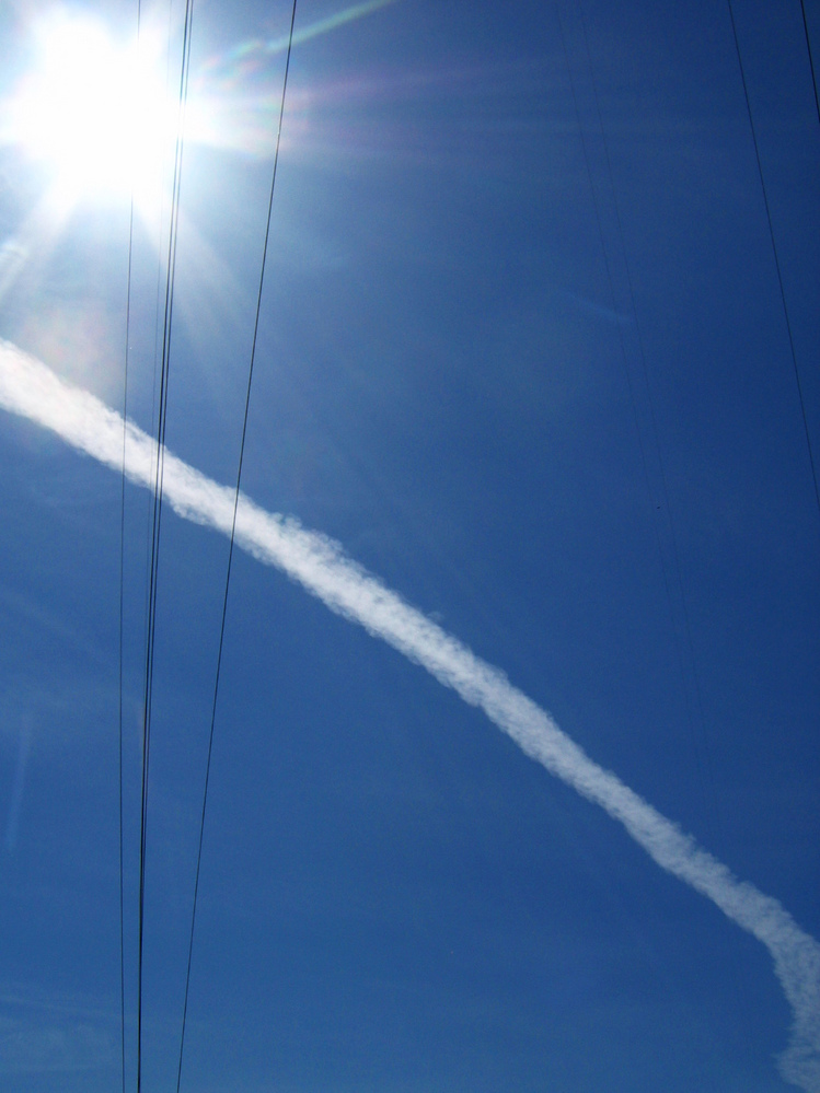 След самолета