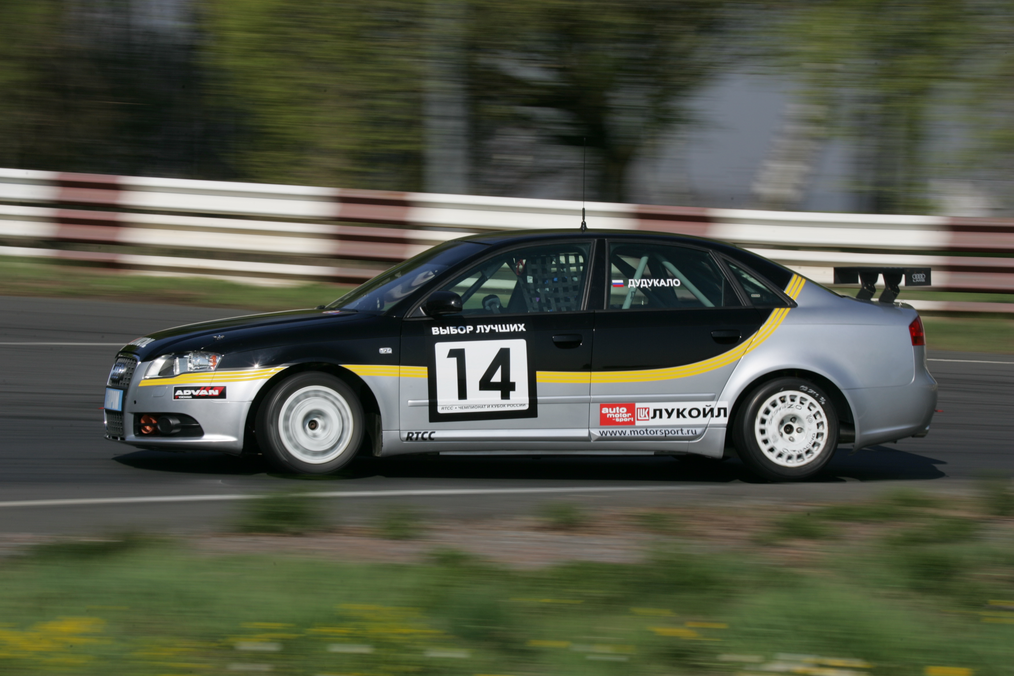 Оформление гоночного автомобиля Audi