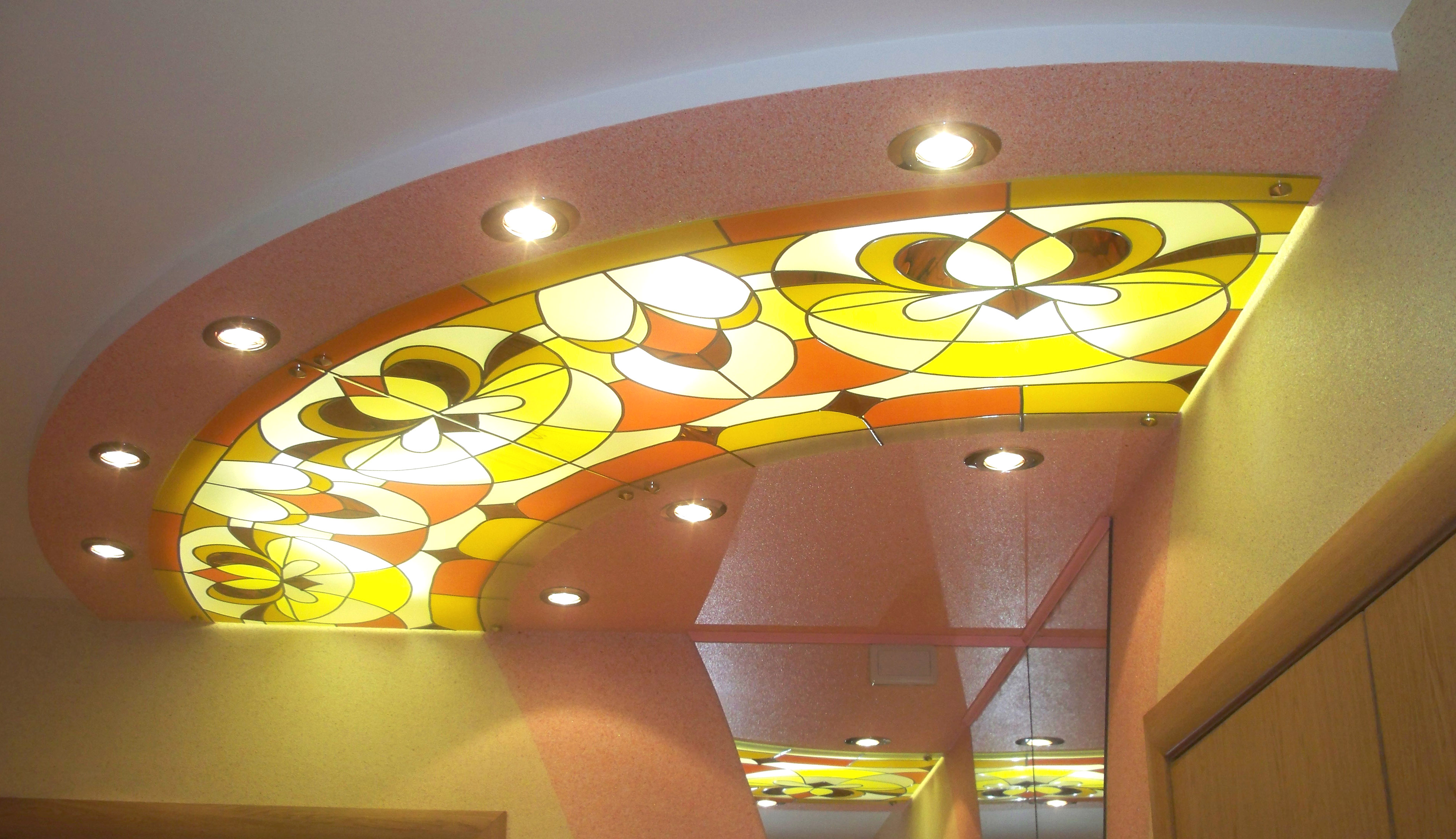 витраж в потолке