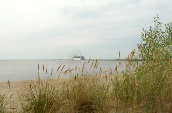 уходит в море...