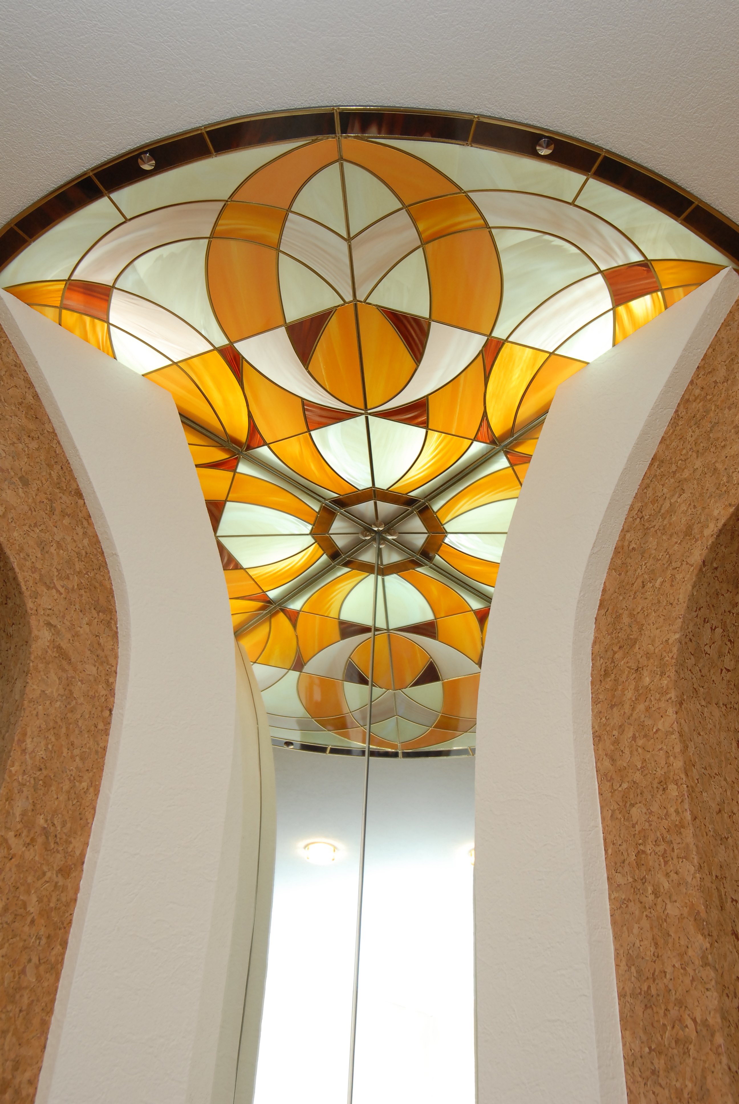 витраж в коридоре