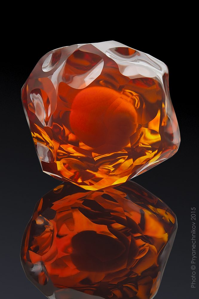 Рекламное фото Драгоценных камней. Огненный опал. Diamond Jewellery