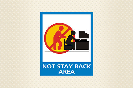 Информационный знак "Не стойте за спиной" (1)