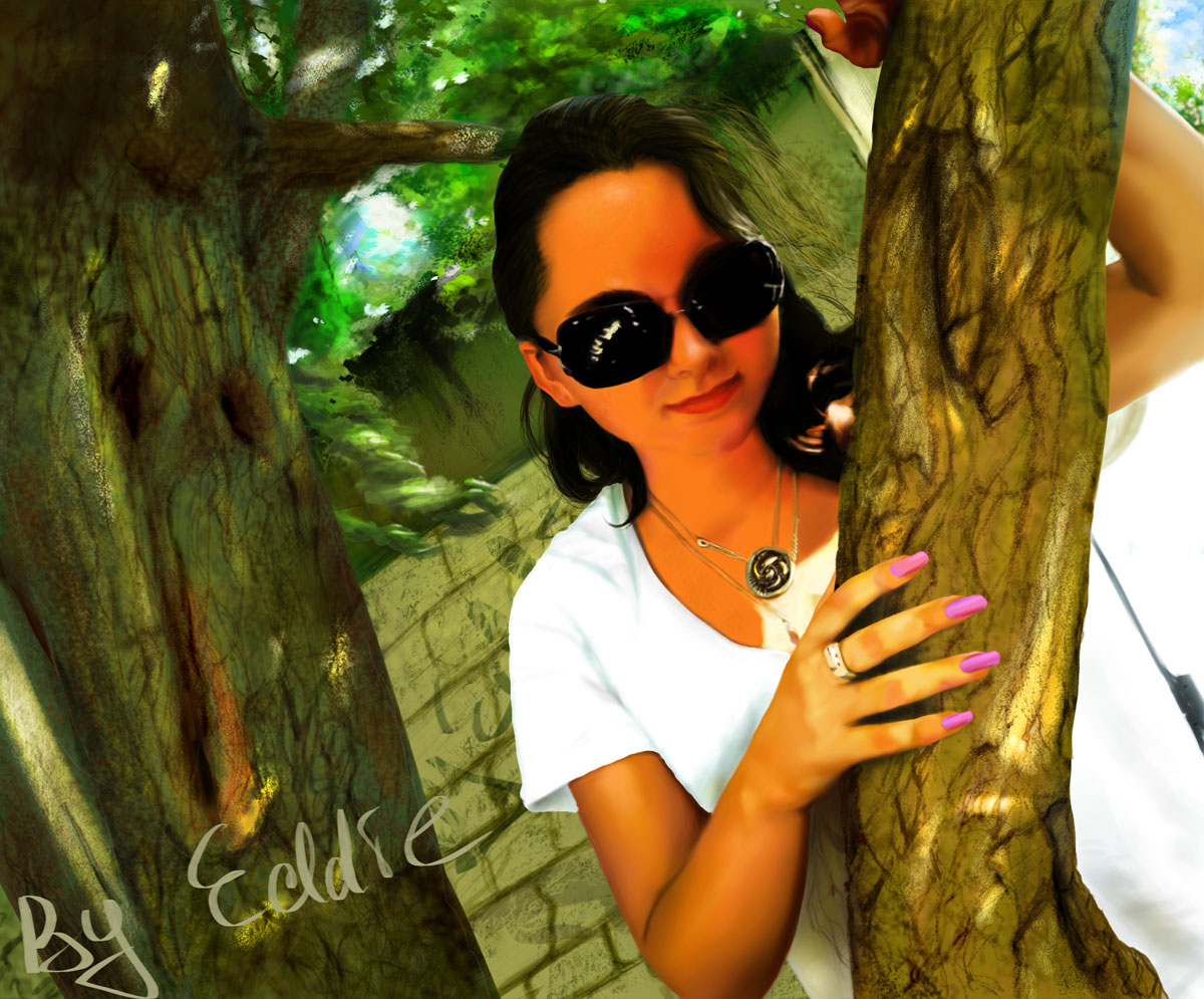 девочка за деревом