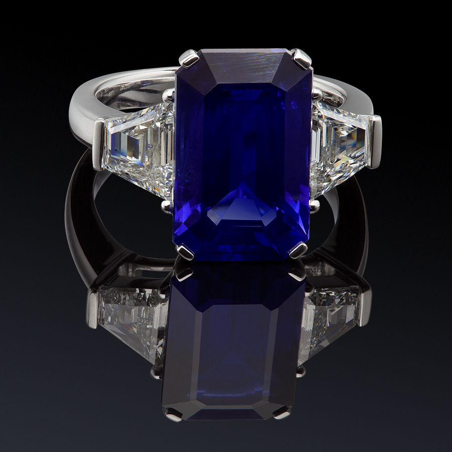 Рекламная фотосъемка ювелирных изделий с сапфиром и бр-тами