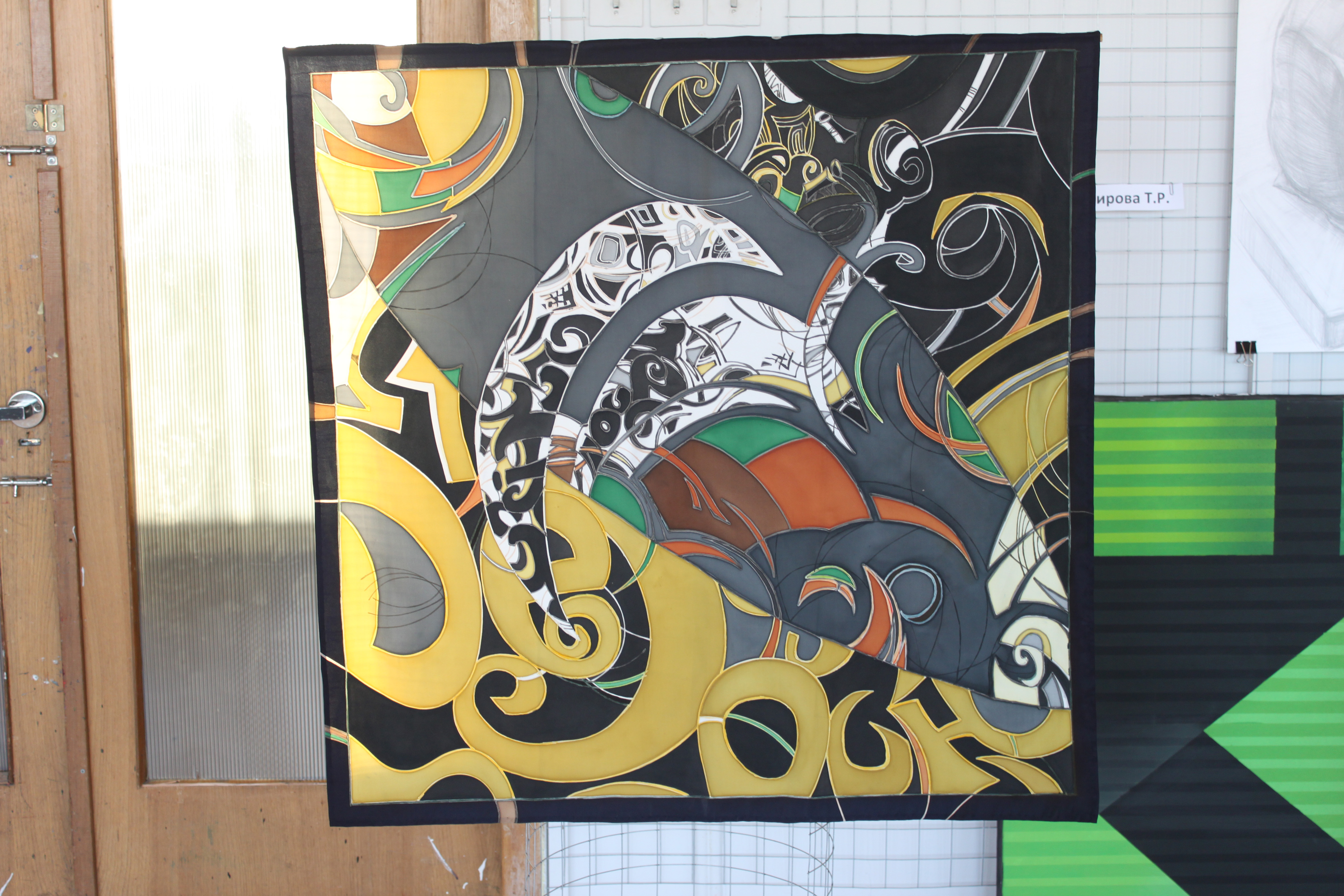 проект платка выполненный в технике ручной росписи