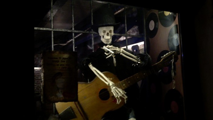 Окно в кафе «Ротонда»