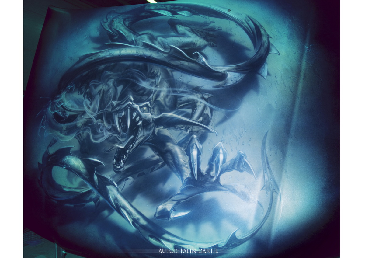 капот приземлившийся дракон