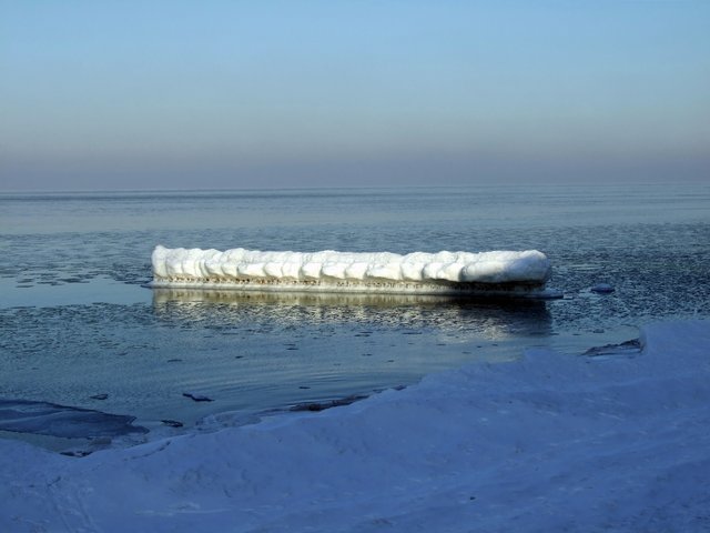 волнорез зимой