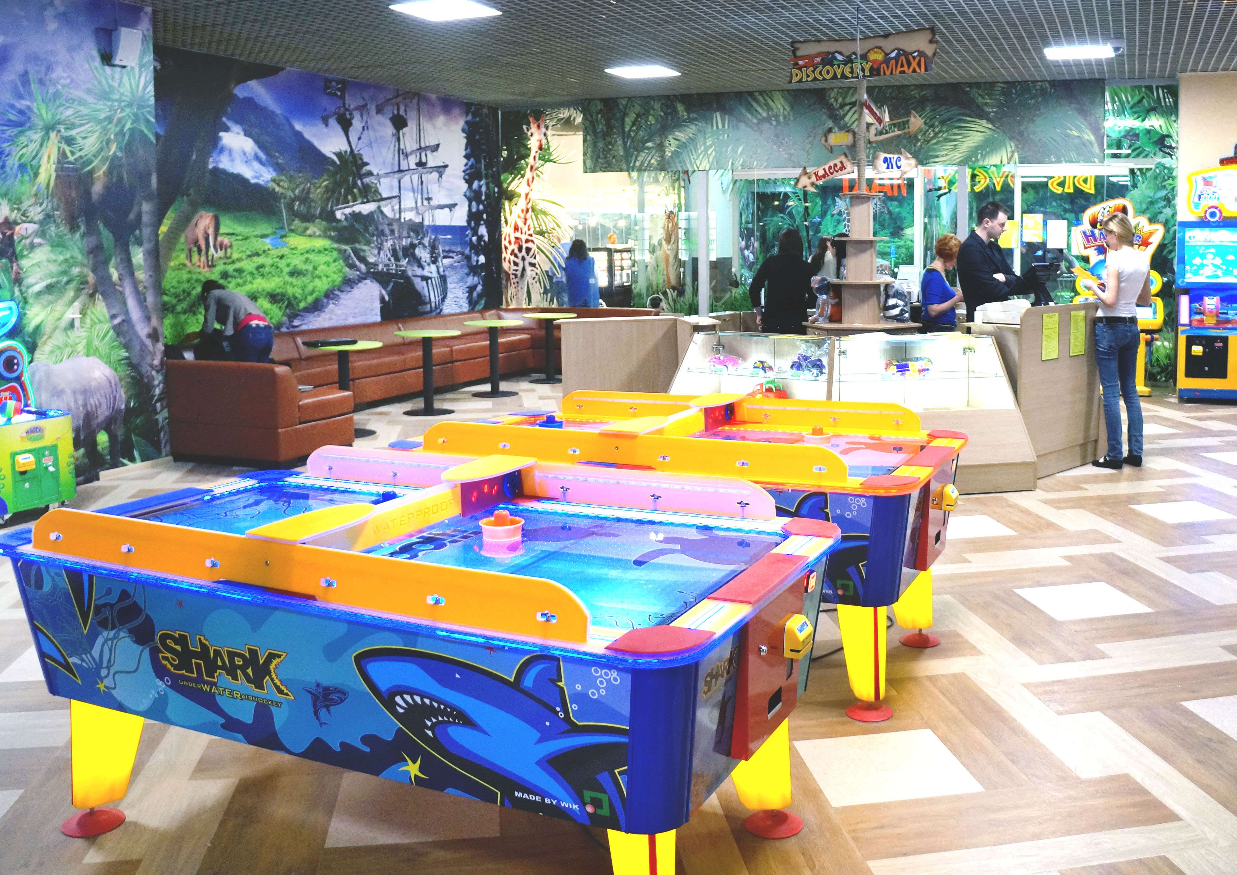 Реализация проекта детского центра «Discovery Maxi» ТЦ"Замок