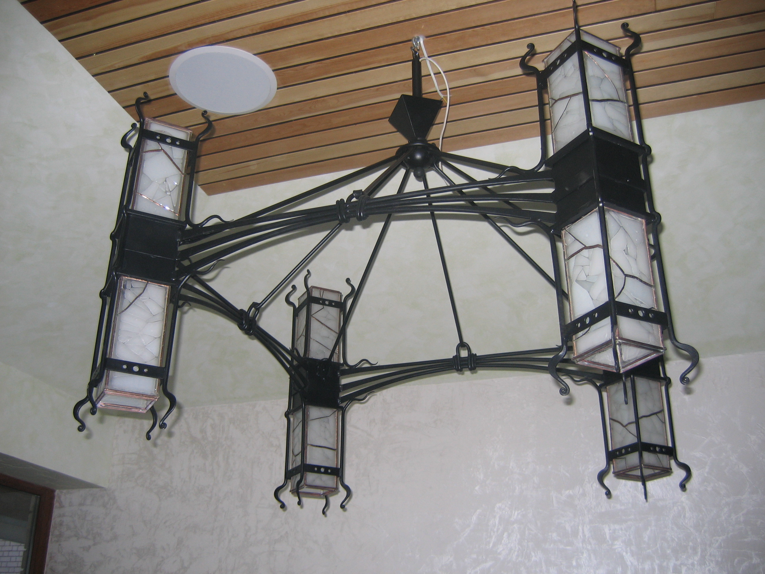 кованная люстра с стаканами из стекла"фьюзинг2