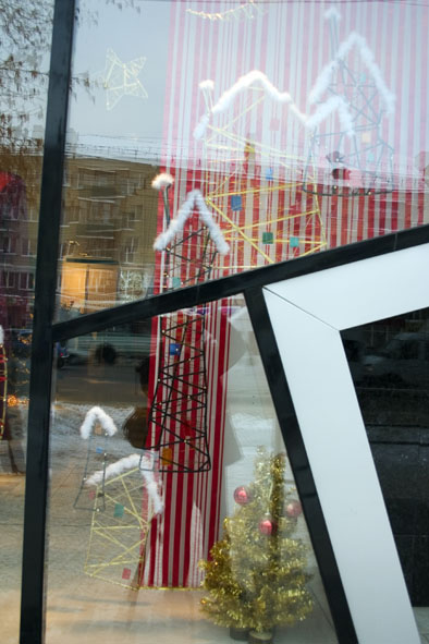 новогоднее оформление витрины