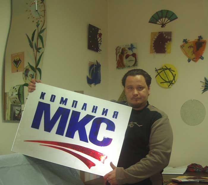 Логотип фирмы из венецианского стекла