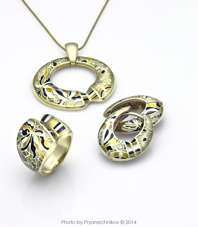 Фото ювелирных изделий из серебра с горячей эмалью. Diamond Jewellery