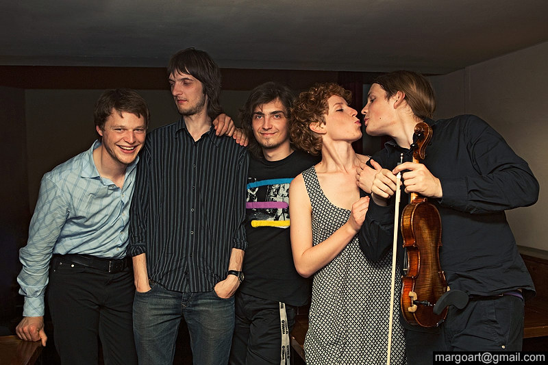 Алина Орлова с группой