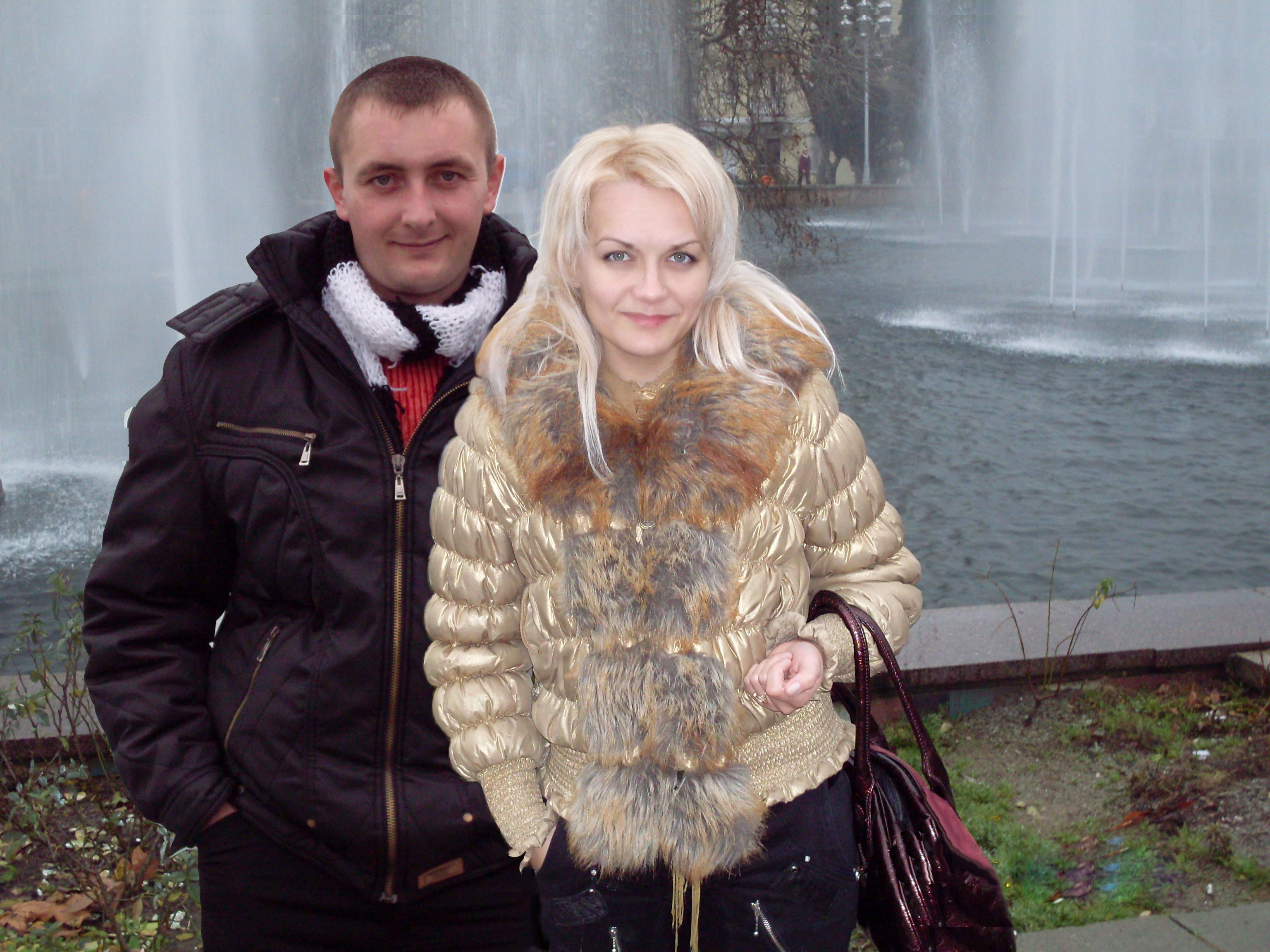 Первое фото,только с мужем