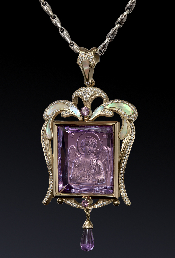 Рекламная фотосъемка ювелирных изделий с драг. камнями и бриллиантами